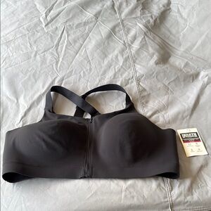 Black Seamless Sports Bra with Wide Straps